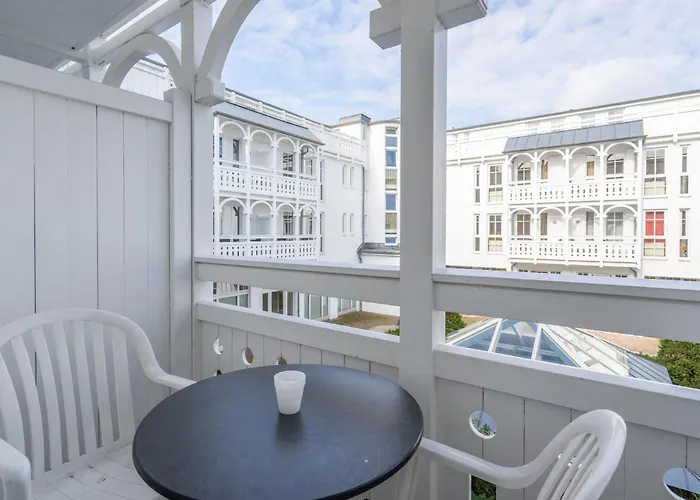 Apartment 606, Seepark *